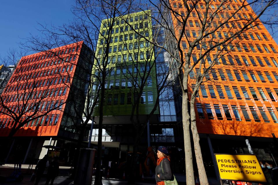 El actual edificio de oficinas de Google en Londres (Photo by TOLGA AKMEN/AFP via Getty Images)