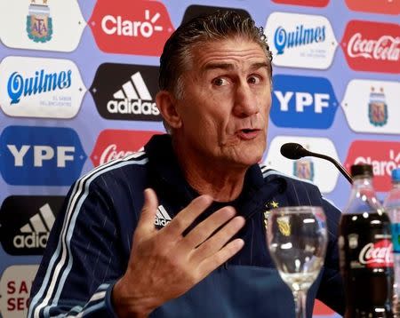 Football Soccer - Argentina News Conference - World Cup 2018 Qualifiers - Buenos Aires, Argentina - 16/09/2016 Argentina's national soccer coach Edgardo Bauza announces the squad for the next matches against Peru and Paraguay. REUTERS/Enrique Marcarian