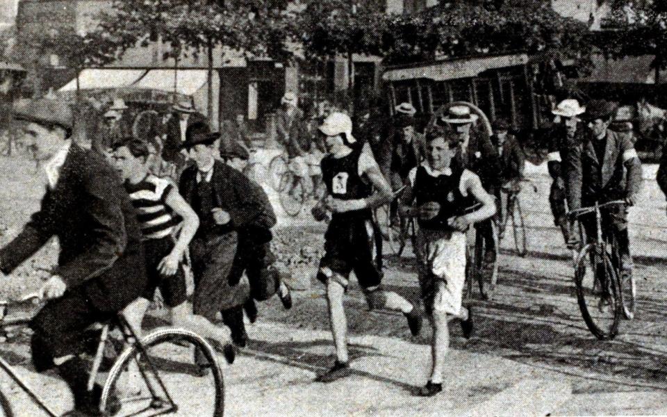 A photograph of the Mens Marathon event at the 1900 Olympic Games in Paris