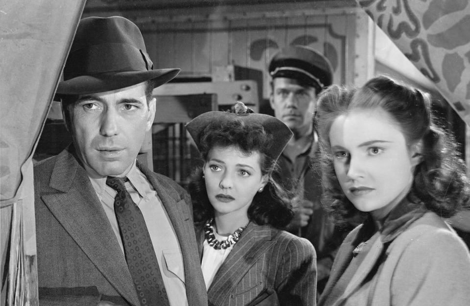 Humphrey Bogart, Sylvia Sidney, and others in The Wagons Roll at Night (1941)