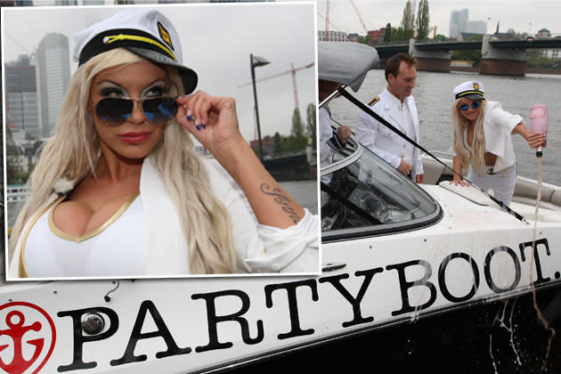 Gina-Lisa Lohfink auf ihrem Partyboot: Beides kann man mieten (Bilder: ddp Images)