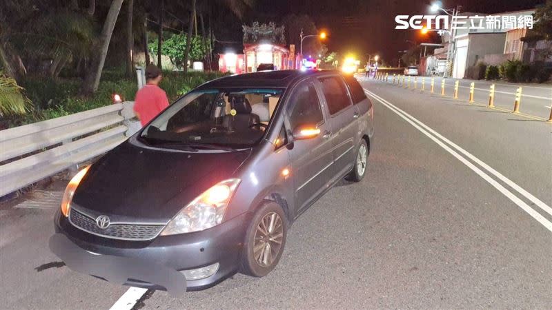 台東路人被貨車撞倒，又遭後車輾壓，送醫不治。（圖／翻攝畫面）