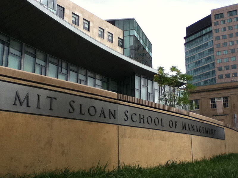 <b>9. MIT:Sloan</b>: El Instituto Tecnológico de Massachusetts, en su traducción al español, se sitúa noveno en la clasificación. Si estudias allí, el salario medio que recibirás tres años después de haber acabado será de 160,414 dólares. (Foto: Wikimedia Commons)