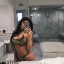 <p>La mujer reality hizo un gran despliegue al colgar "mi último selfie de baño" de 2016 enfundada en un bikinito de gamuza verde. </p>