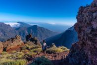 Der Nationalpark Caldera de Taburiente befindet sich auf der Kanarischen Insel La Palma. Seinen Namen erhielt der Park von dem gleichnamigen Vulkan, der vor etwa 500.000 Jahren einen Erosionskrater im Zentrum der Insel entstehen ließ. Die Landschaft wird geprägt von Schluchten, Wasserfällen und dem höchsten Punkt der Insel, der Roque de los Muchachos. Seit 1981 zählt das Areal als Europäisches Vogelschutzgebiet. (Bild: iStock/Unaihuiziphotography)
