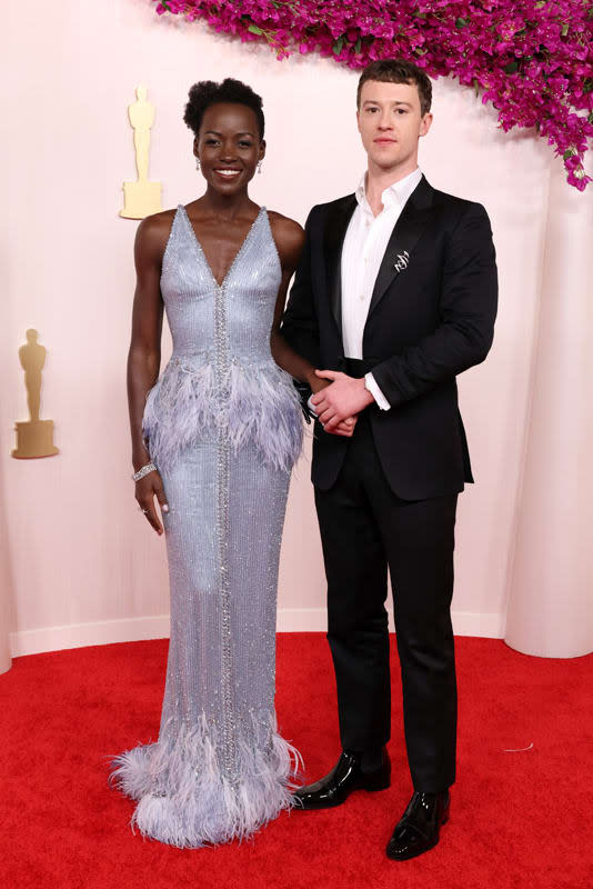 Lupita Nyong’o y Joshua Jackson en los Oscar 2024