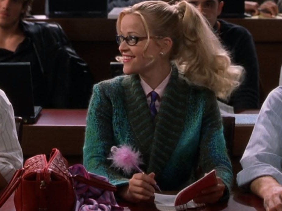 elle in a law school class at harvard in legally blonde