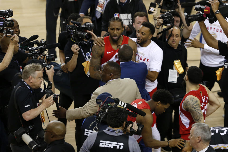 OAKLAND, CALIFORNIA - JUNE 13: Kawhi Leonard #2 of the Toronto Raptors celebrates his teams win over the Golden State Warriors in Game Six to win the 2019 NBA Finals at ORACLE Arena on June 13, 2019 in Oakland, California. NOTE TO USER: User expressly acknowledges and agrees that, by downloading and or using this photograph, User is consenting to the terms and conditions of the Getty Images License Agreement. (Photo by Lachlan Cunningham/Getty Images)