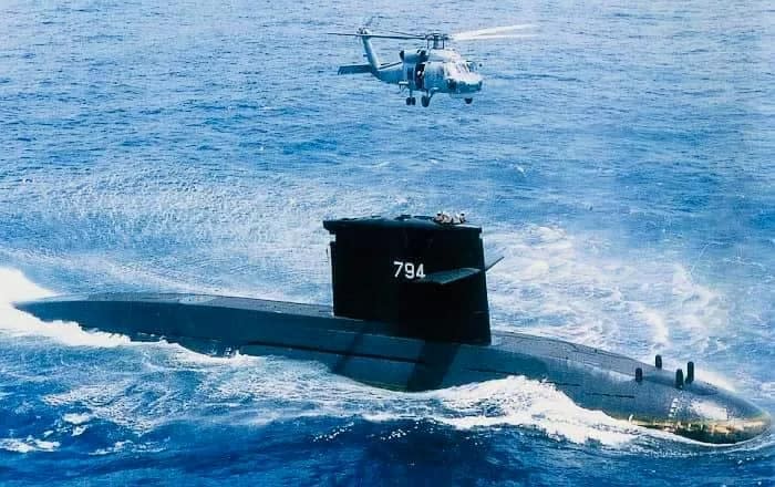 海軍256戰隊海虎軍艦進行海空反潛操演資料照。國防部發言人臉書