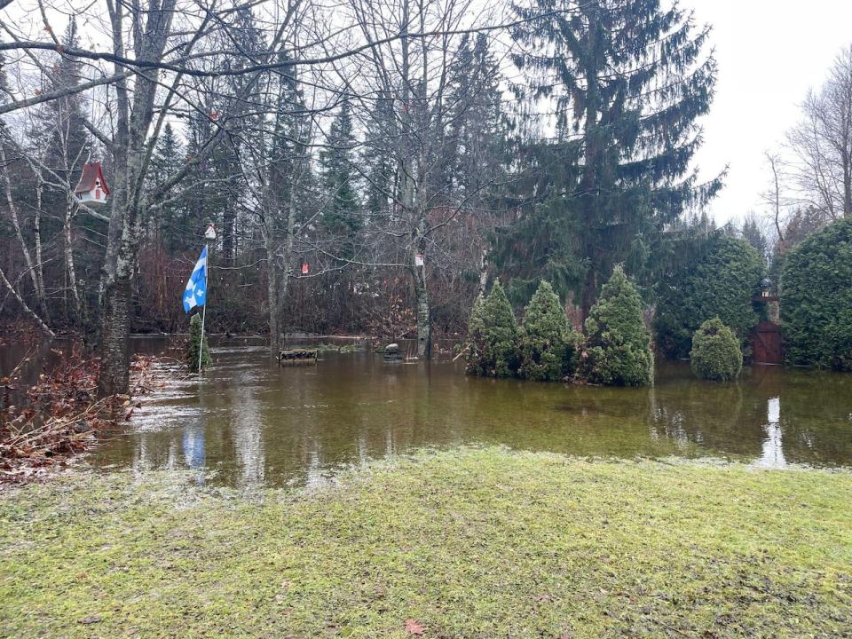 Over 100 residents experienced flooding in their homes in Lac-Beauport, Que. on Tuesday.
