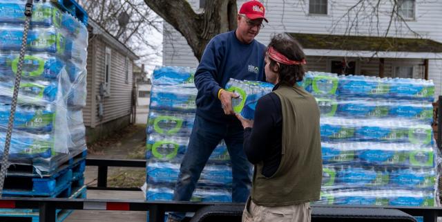 Water Testing After Ohio Derailment — Led By Rail Company Itself — Condemned As ‘Sloppy’ (huffpost.com)