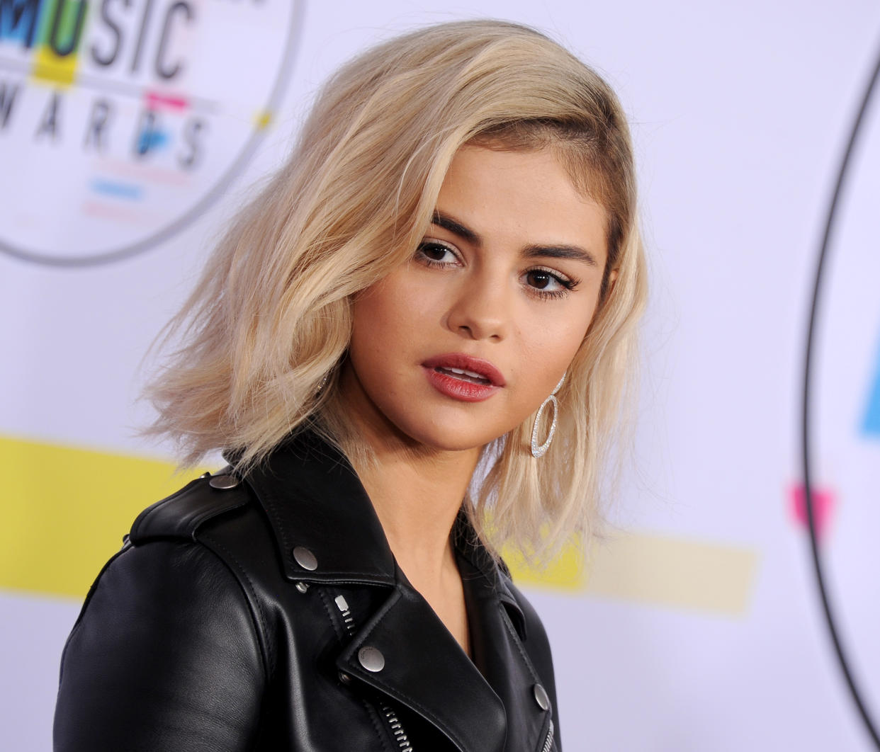 LOS ANGELES, CA - NOVEMBER 19:  Selena Gomez arrives at the 2017 American Music Awards at Microsoft Theater on November 19, 2017 in Los Angeles, California.  (Photo by Gregg DeGuire/WireImage)