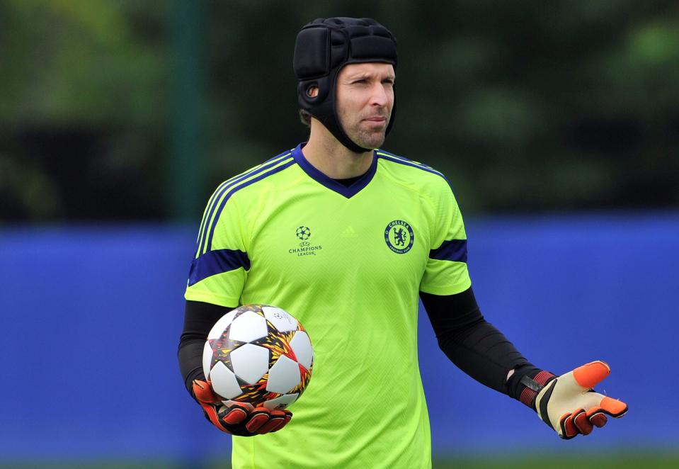 Chelsea's Czech goalkeeper Petr Cech attends training ahead of their UEFA Champions League, group G football match against Schalke 04 at Chelsea's training ground, Stoke D'Abernon, southwest of London on September 16, 2014. Chelsea play Schalke 04 on September 17, 2014. AFP PHOTO / GLYN KIRK        (Photo credit should read GLYN KIRK/AFP via Getty Images)