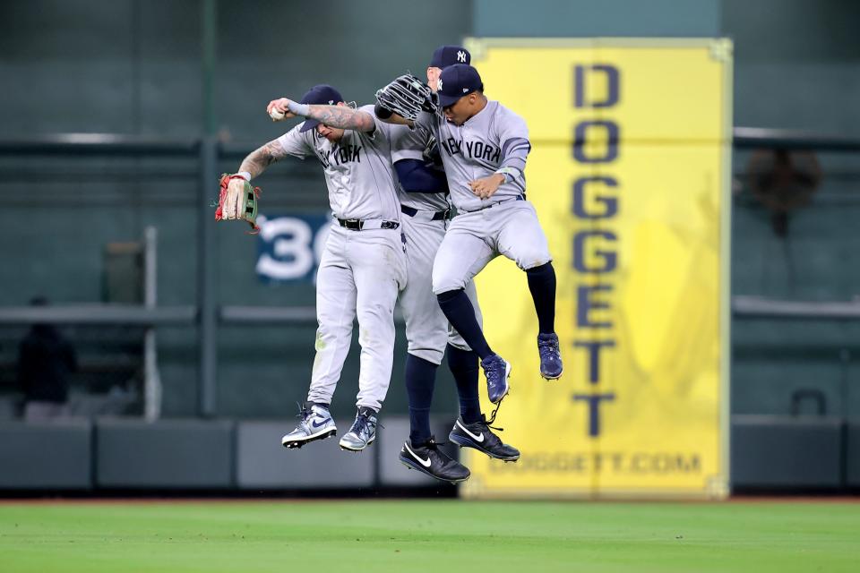 Yankees players celebrate the win Sunday against the Astros.