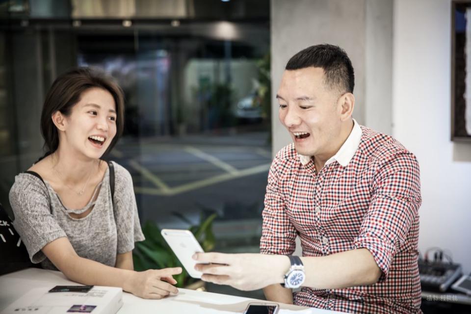 郭書瑤（左）也是在田定豐的種子音樂期間，拿下金馬新人獎，翻轉了童顏巨乳的形象。（混種時代提供）