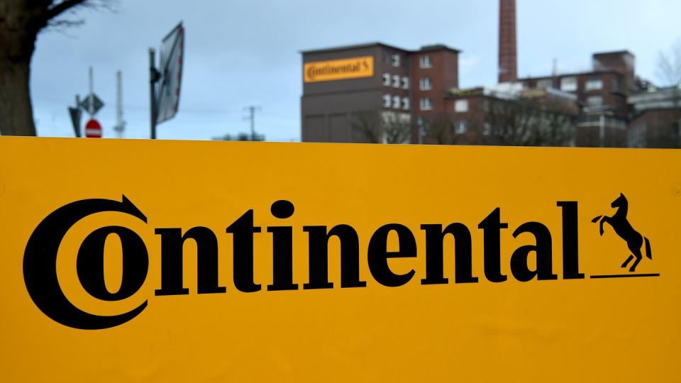 Das Logo der Continental AG steht an der Hauptverwaltung der Continental AG.