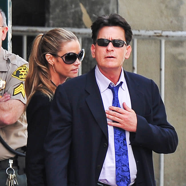 Denise Richards y Charlie Sheen credit:Bang Showbiz