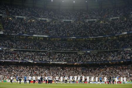 Foto del miércoles del plantel del Real Madrid celebrando la clasificación a la final de la Liga de Campeones. Mayo 6, 2016. Mayo 6, 2016. El Madrid clasificó el miércoles a la final de la Liga de Campeones al superar 1-0 al Manchester City y definirá el torneo con el Atlético de Madrid, rival ante el que conquistó su décima corona continental en 2014. Reuters / Carl Recine