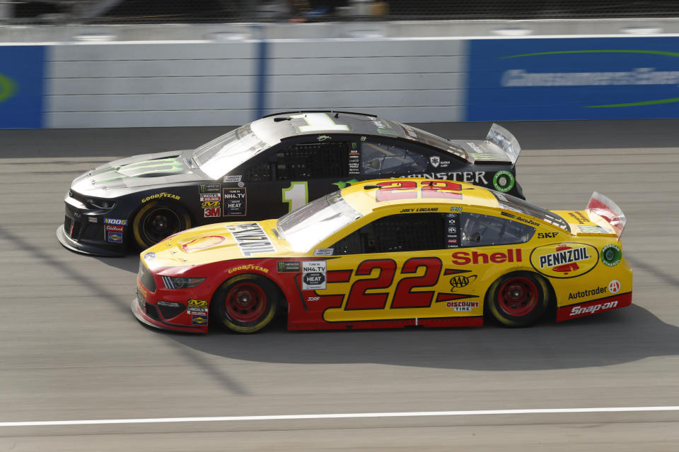 Joey Logano (22) races Kurt Busch (1) during a NASCAR Cup Series auto race at Michigan International Speedway in Brooklyn, Mich., Sunday, Aug. 11, 2019. (AP Photo/Paul Sancya)