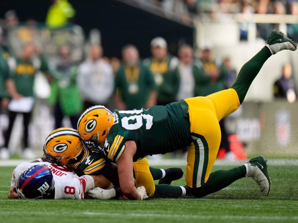 Daniel Jones is sacked by the Green Bay Packers defense.