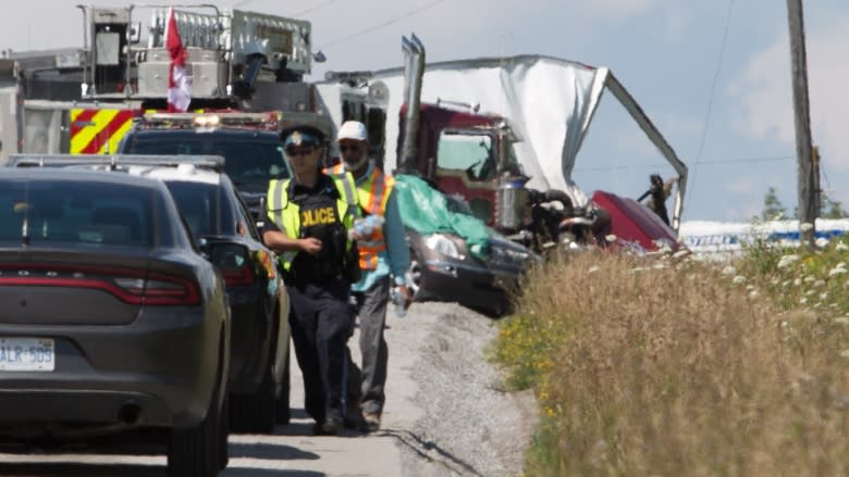 2 dead, 2 seriously injured in 'absolutely devastating' multi-vehicle Georgina crash