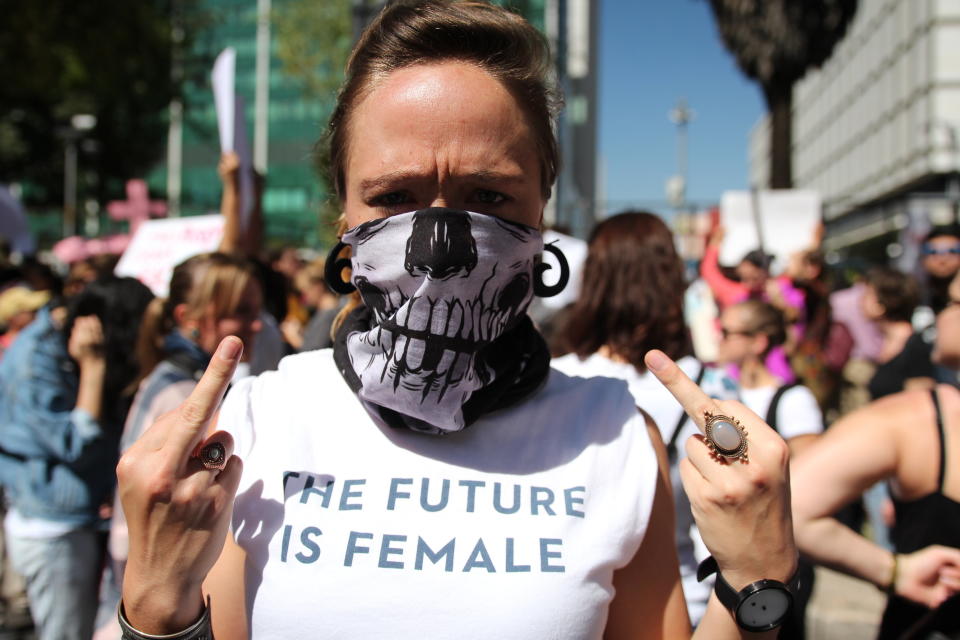 After Donald Trump's inauguration thousands of woman demonstrate in solidarity against misogyny outside U.S embassy in Mexico City, Jan, 21, 2017.&nbsp;