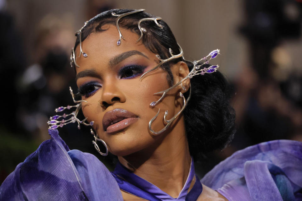 Teyana Taylor wearing metal jewelry around her head