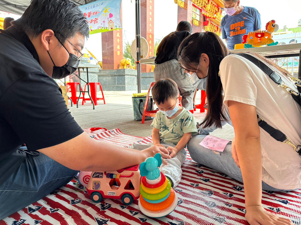 運用闖關遊戲方式與孩子互動。