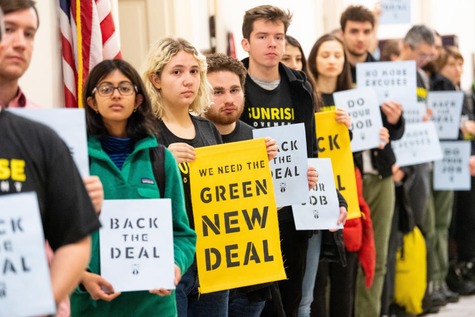 The Green New Deal&nbsp;proposes that by 2030, the U.S. shift from fossil fuels to renewable sources and create millions of jobs to help effectuate that transition. (Photo: SOPA Images via Getty Images)