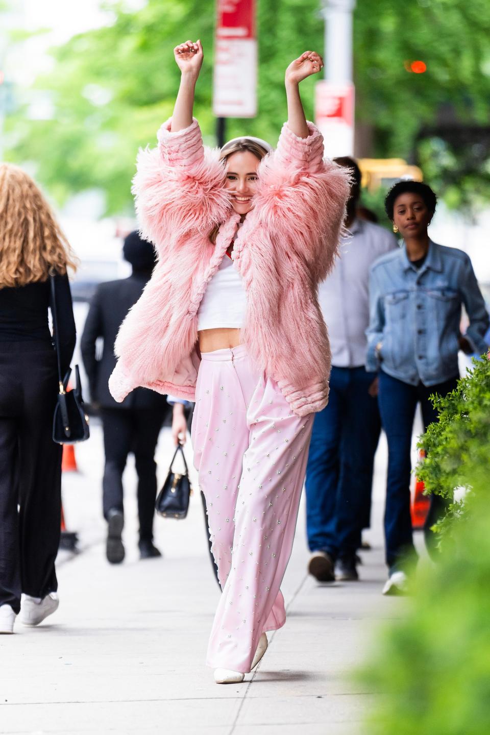 Suki Waterhouse seen filming an ad for Sonos in New York City’s Tribeca neighborhood on May 13, 2024. (Photo by Gotham/GC Images)