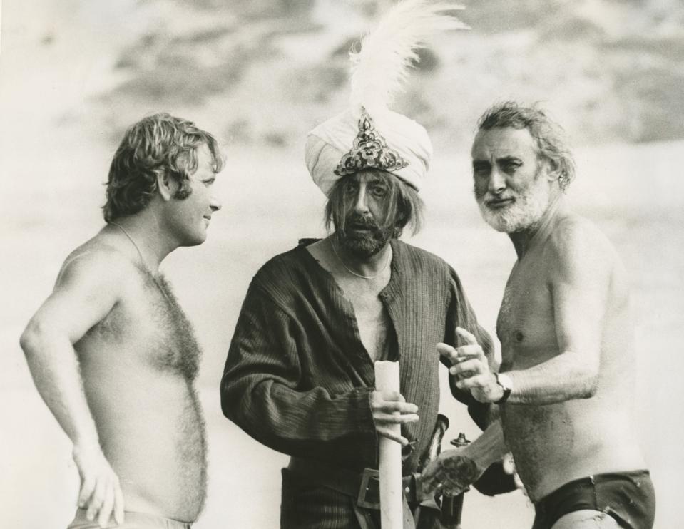 Peter Medak, Peter Sellers and Spike Milligan on the set of "Ghost in the Noonday Sun."