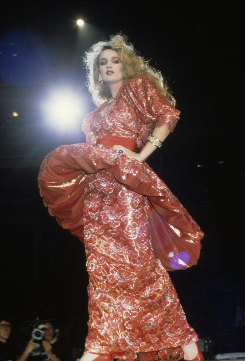 <p>The model Jerry Hall looked captivating at this charity fashion show, where she actually popped up on the runway in a<a href="https://www.youtube.com/watch?v=orLvhD2vAIs" rel="nofollow noopener" target="_blank" data-ylk="slk:gift-wrapped box;elm:context_link;itc:0;sec:content-canvas" class="link "> gift-wrapped box</a>! </p>