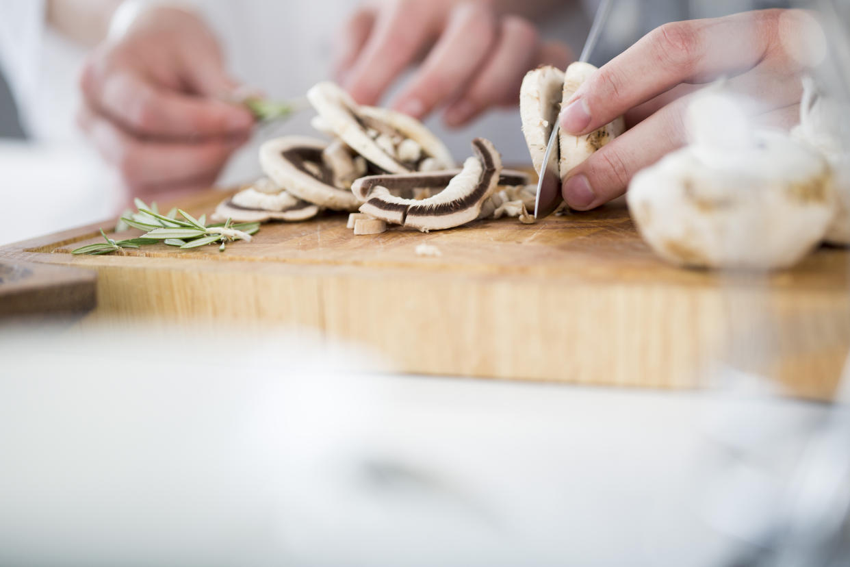 A woman believes her in-laws could be trying to kill her by ignoring her server mushroom allergy [Photo: Getty]