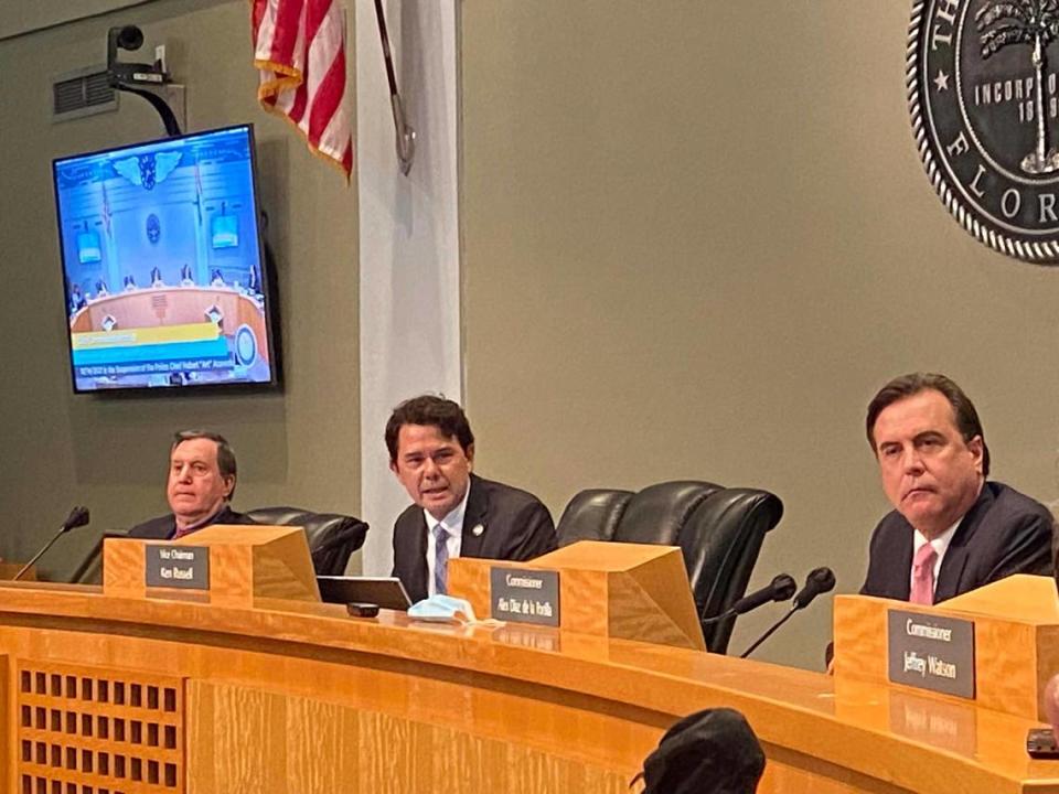 Miami Commissioners Joe Carollo, Ken Russell and Alex Diaz de la Portilla during the commission meeting on Thursday, Oct. 14, 2021, to determine the fate of Miami Police Chief Art Acevedo.