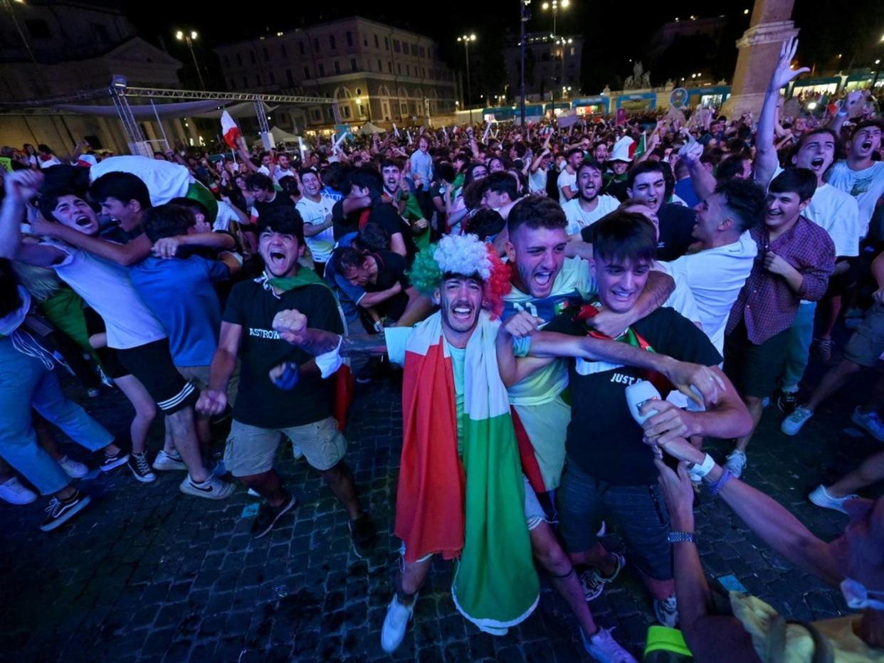 Hupkonzerte und Freudentränen: Tifosi feiern große Fußball-Party