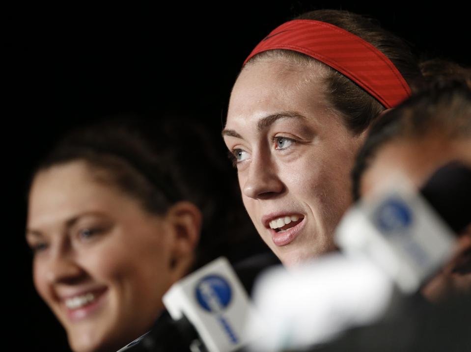 Connecticut forward Breanna Stewart, right, answers a question during a news conference at the NCAA women's Final Four college basketball tournament Monday, April 7, 2014, in Nashville, Tenn. At left is Stefanie Dolson. Connecticut is scheduled to face Notre Dame in the championship game Tuesday. (AP Photo/John Bazemore)