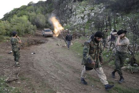 Rebel fighters fire mortar shells at the frontline in the Jabal al-Akrad area in Syria's northwestern Latakia province, April 29, 2015. REUTERS/Khalil Ashawi