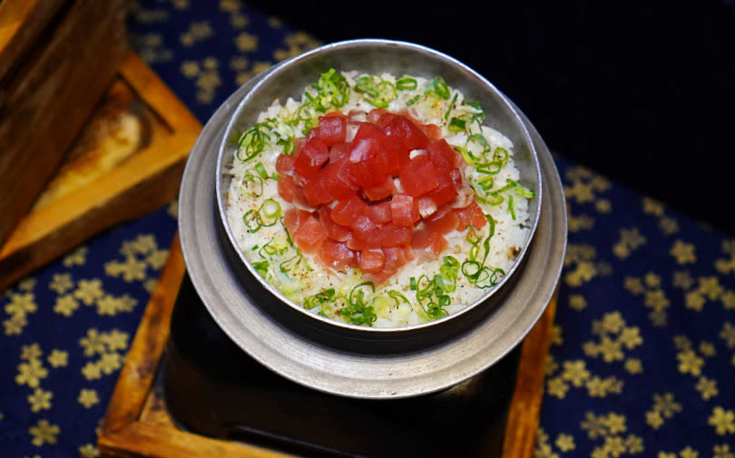 「炭香山椒鮪魚釜飯」。（圖／魏妤靜攝）