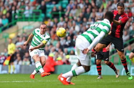 Britain Football Soccer - Celtic v Lincoln Red Imps - UEFA Champions League Second Qualifying Round Second Leg - Celtic Park - 20/7/16 Celtic's Scott Brown shoots Action Images via Reuters / Russell Cheyne