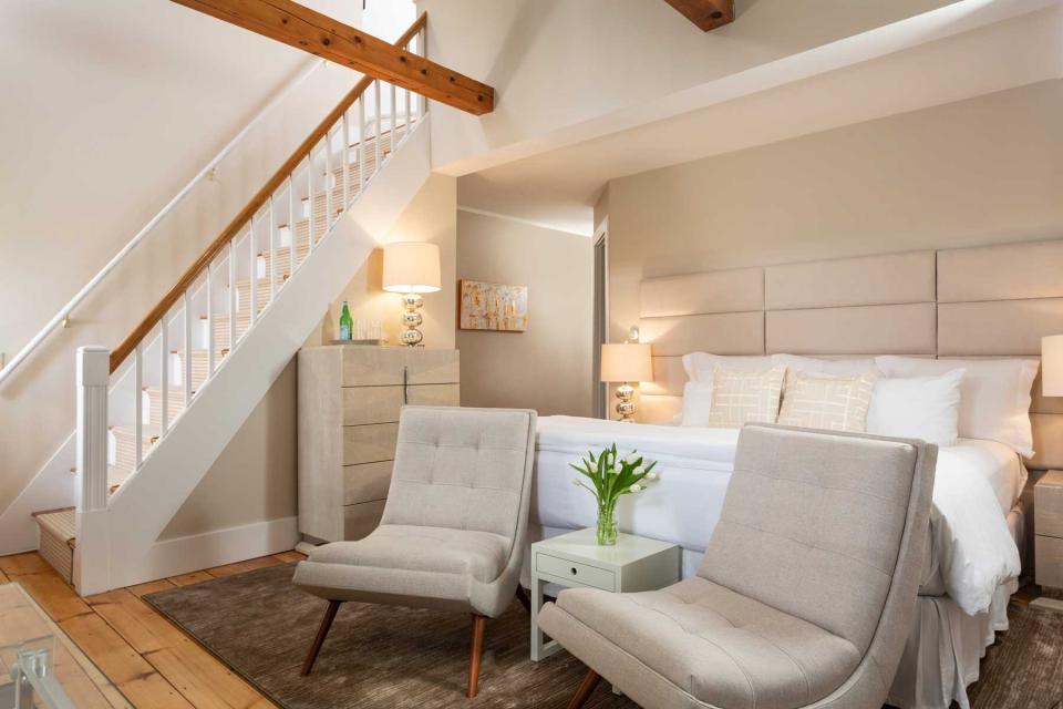 Guest bedroom at The Chatham Inn, Relais &amp; Châteaux