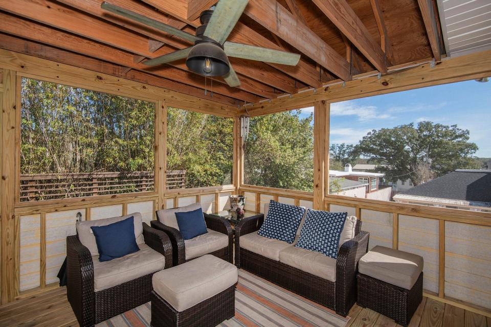 Enjoy meals al fresco and kicking back in the screened Florida room.