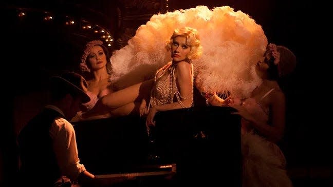 "Burlesque" centers around Ali (Christina Aguilera), a small-town girl who dreams of becoming a singer. She leaves her hometown in Iowa and heads to Los Angeles to pursue her passion for performing.