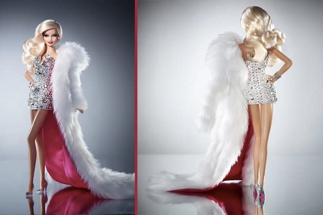 Ab Dezember gibt es online die erste Drag Queen Barbie zu kaufen (Bild via www.designtaxi.com)