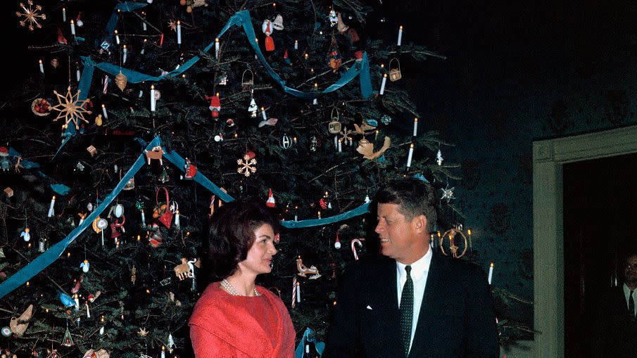 jacqueline and john fitzgerald kennedy posing with their christmas tree