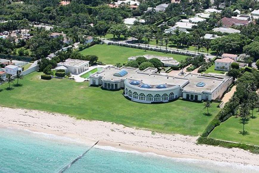 One of the most expensive family homes in the world, where only the Rybolovlev's family lives. It's famous for it's engineering and beautiful beach front location. This 33,000 square foot home was originally owned by President Donald Trump. It has 22 bathrooms, 18 bedrooms and 6 halls, along with a king size garden outside the magnificent mansion.