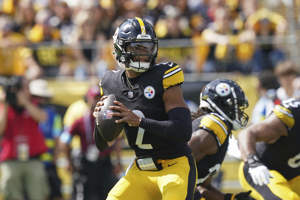 Pittsburgh Steelers quarterback Justin Fields looks for an open receiver during the first half of an NFL football game against the Los Angeles Chargers, Sunday, Sept. 22, 2024, in Pittsburgh. (AP Photo/Matt Freed)