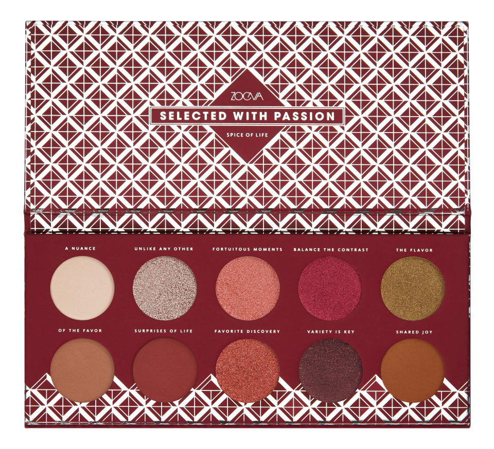 <p>Un petit prix pour une palette complète ? Impossible de ne pas craquer. Ici, la marque Zoeva s’inspire des épices pour un maquillage chaleureux, très pigmenté, avec des fards mats discrets ou irisés. Les tons roses, briques et Burgundy sont pile poil dans la tendance du moment. Un must-have, donc ! </p>