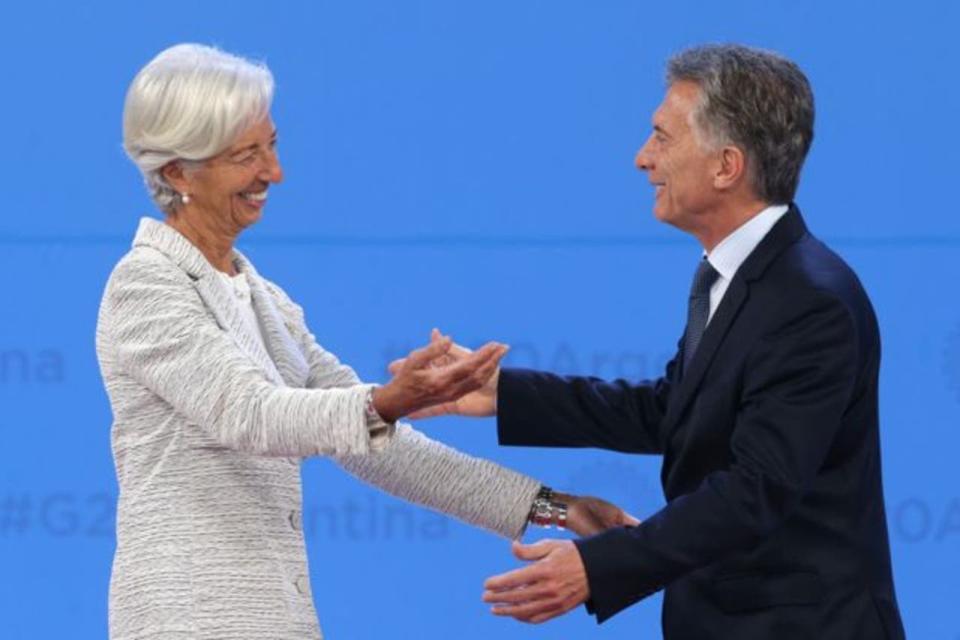 En 2018 el gobierno de Mauricio Macri acordó el préstamo más grande en la historia del FMI, con su entonces directora gerente, Christine Lagarde. Crédito: Getty Images