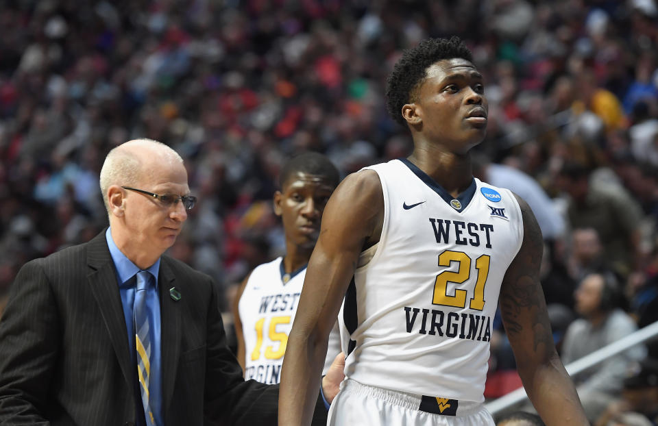 West Virginia forward Wesley Harris (R) is facing two misdemeanor charges after an alleged road rage incident last month in Morgantown, West Virginia. (Getty Images)