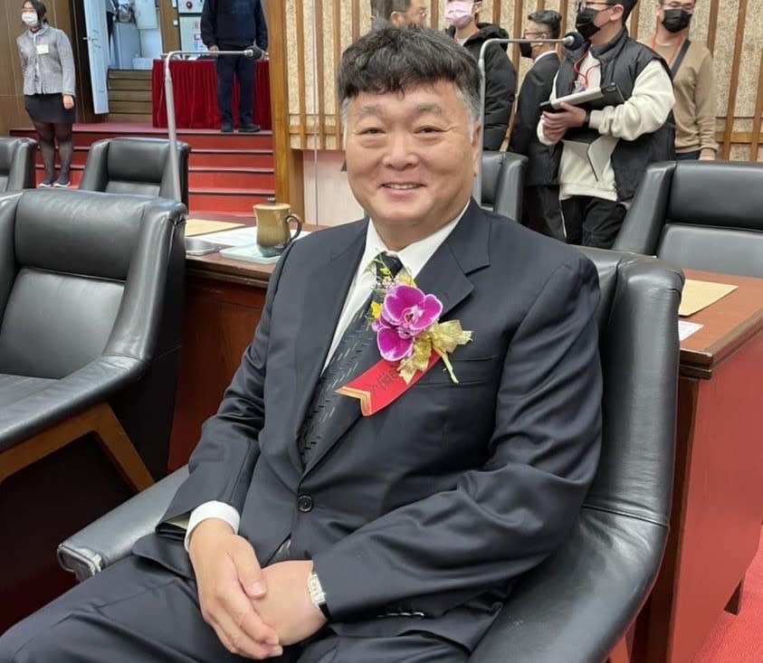 高雄市議員吳銘賜辦理「弱勢甘苦人尾牙」活動，今年進入第九屆，13日起連續3天在前鎮小港兩地辦理。（記者吳文欽攝）